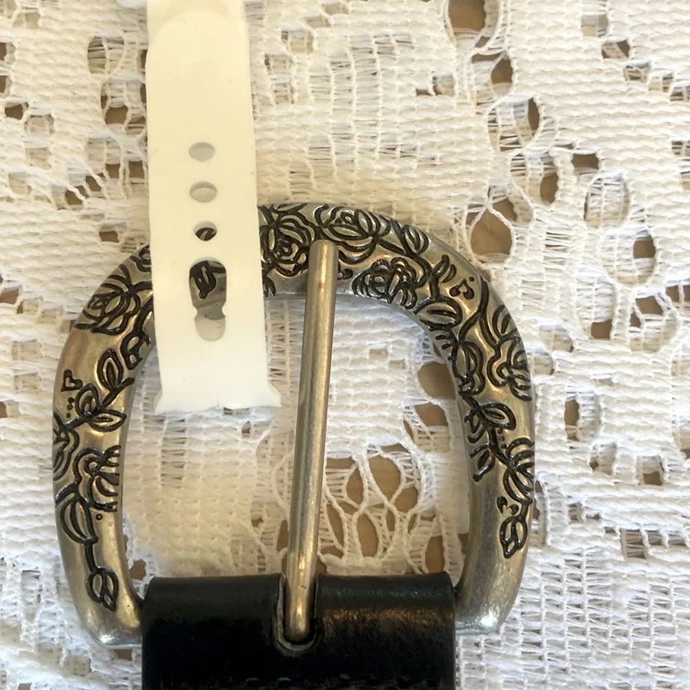 NWT Relic Women’s Floral stud eyelet black belt, SIZE XL - Picture 2 of 4